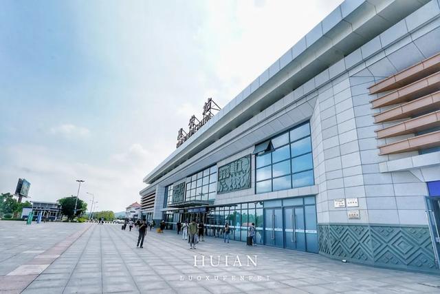 来泉州惠安别只去崇武古城！在这座千年古县登科山逛夜市！