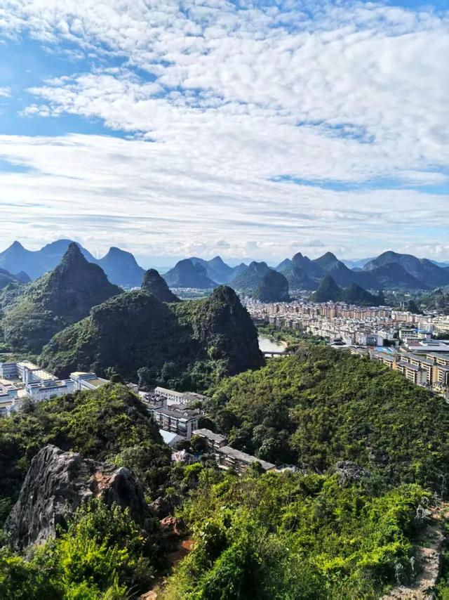桂林：登峰尽赏满城秋！