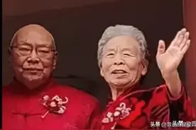 白月光的杀伤力！86岁老人迎娶81岁初恋女友，网友:原配是个笑话图片