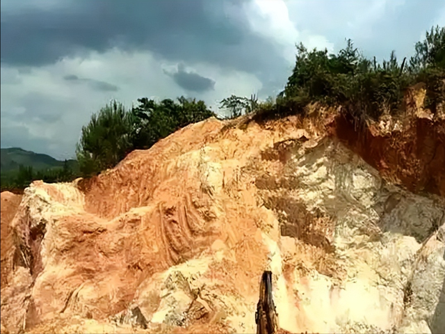 继委内瑞拉之后，又一能源国遇袭，特朗普为何选在圣诞夜动手？