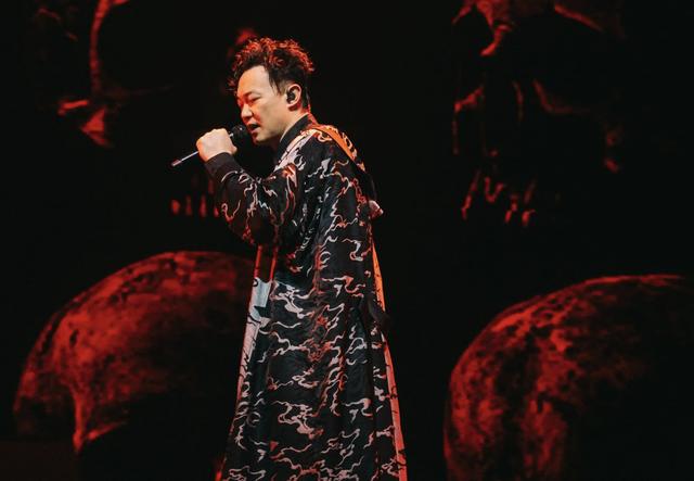 成龙因病去世、赵本山灵堂、宋佳知三当三，现在的造谣越来越离谱