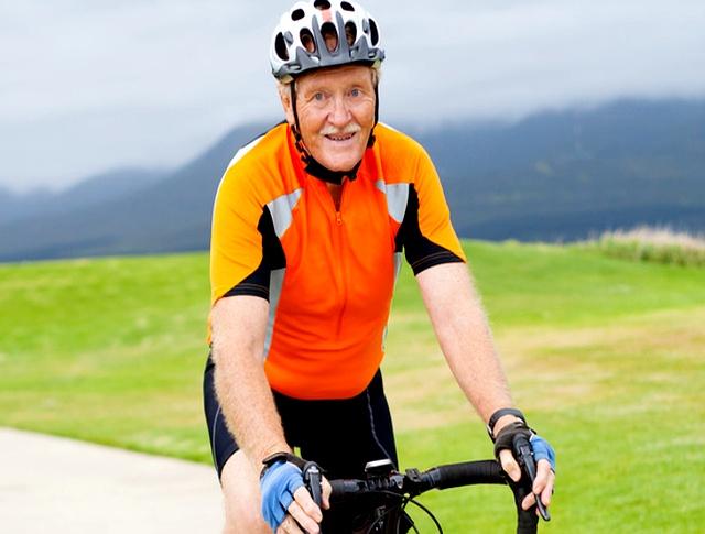 再这样运动！膝盖就废了！医生：2个运动方式，是在给膝盖动刑