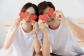 耿为华前妻郑佳，嫁给了自己的偶像，被他宠11年为何还要离婚？图片