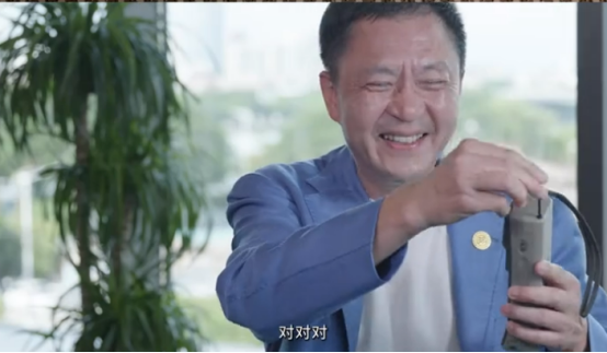 中国第一位办手机号码的人，所有号码随便挑，最终他选了什么号？