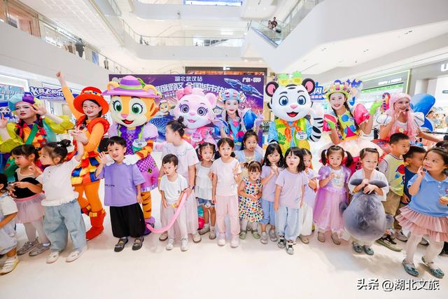 珠海长隆度假区城市快闪活动登陆武汉