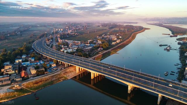 中国“退步”最快的城市，曾和上海、重庆齐名，如今沦为三线城市