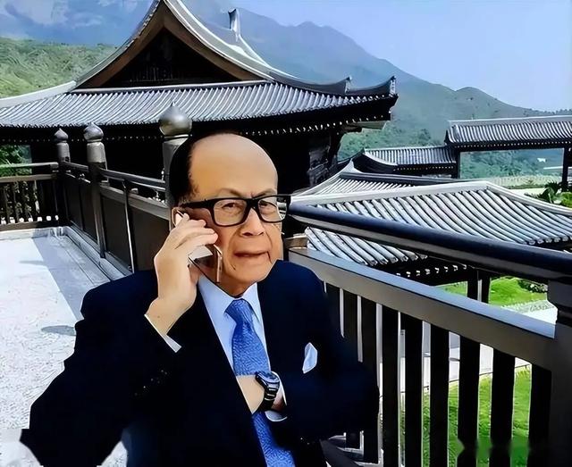 坏消息一个接一个，李嘉诚已经没有回头路，李氏家族暴亏781亿！