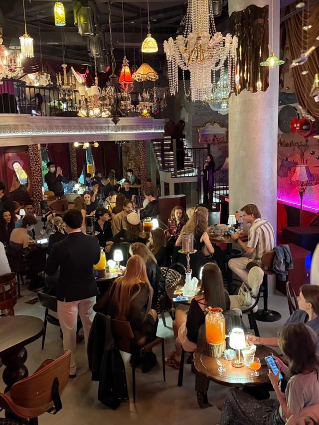 大量法国游客涌入杭州，打着旅游幌子不去旅游不吃美食，为啥来？