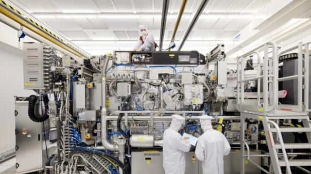 中国向荷兰下最后通牒，芯片掐脖战升级，欧洲夹缝遭反制。