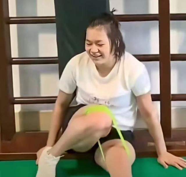 全红婵恢复体能训练，动作吃力身材圆润，网友建议转行举重
