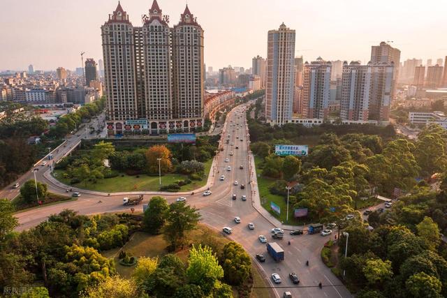 广西东兴：一座冬天穿短袖的小城，适合安放暮年吗？