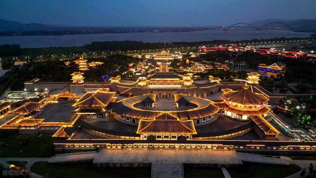湖北省的一座黑马城市，被称为下一个“武汉”，交通优势不输郑州