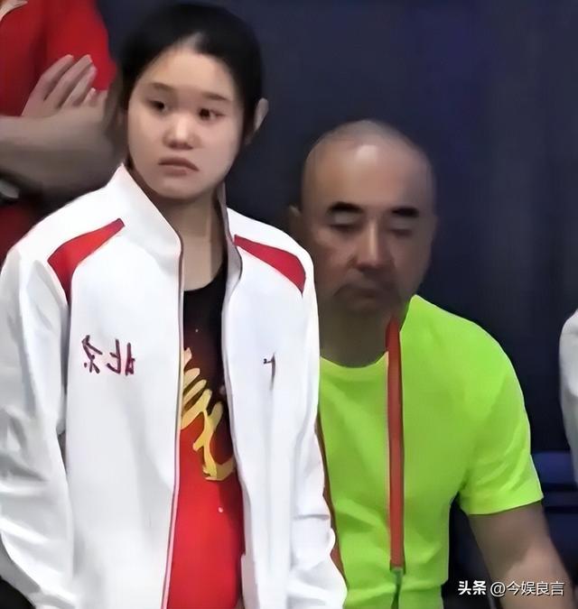 正式退出？21岁张家齐发声，眼泛泪花，未来或有三条路，年薪可观