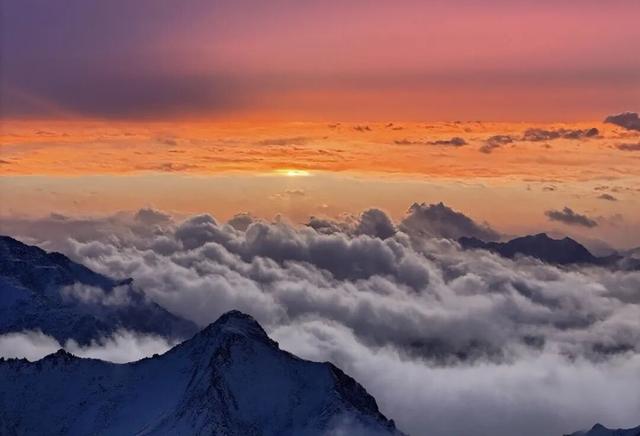 4860米云端告白指南！在达古冰川的日照金山下，说最甜的情话