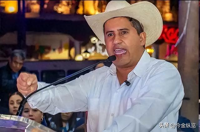 墨西哥市长亡灵节遭枪杀！警方保护失效，凶手连开7枪震惊全场！