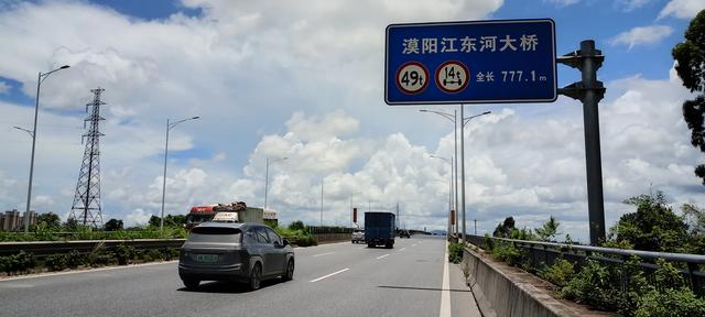 在广东省阳江市新325国道线旅行回程经过麻布演村大道分享。