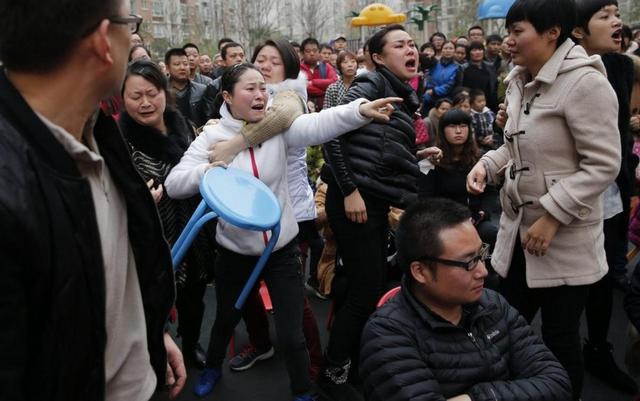 成本2毛骗农民200亿，花1亿请赵本山代言	，创始人下场大快人心