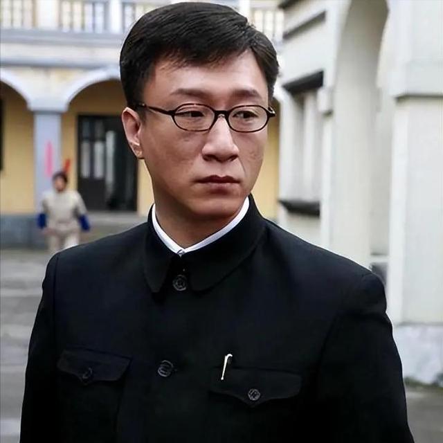 明明演技一般，却被捧成“老戏骨”，这八位演员终于现出原型了？