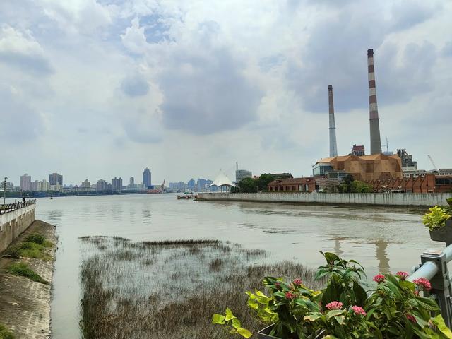 复兴岛上共青路，工业遗存赋新能
