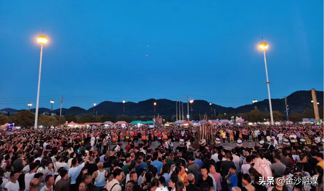 7月20日，金沙县2025年火把狂欢避暑旅游季迎火仪式暨火舞狂欢活动来啦~