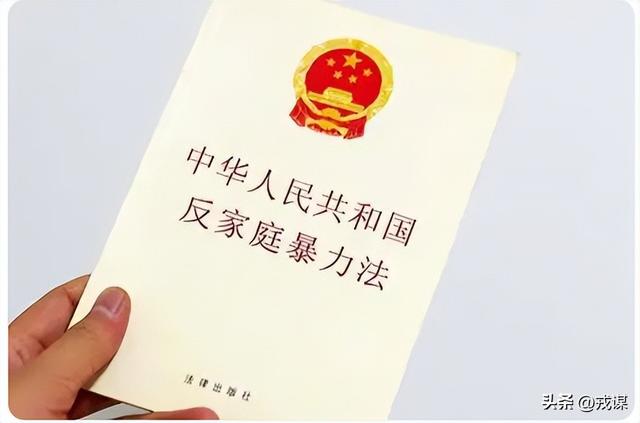 别瞎激动！婚前同居也算家人，但不等于结婚，这波结婚反弹藏猫腻