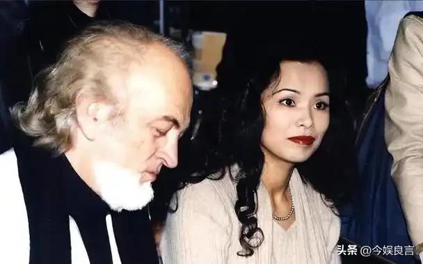 62岁韦唯现状：脊柱断裂已恢复，前夫已死，三个混血儿子回国相伴
