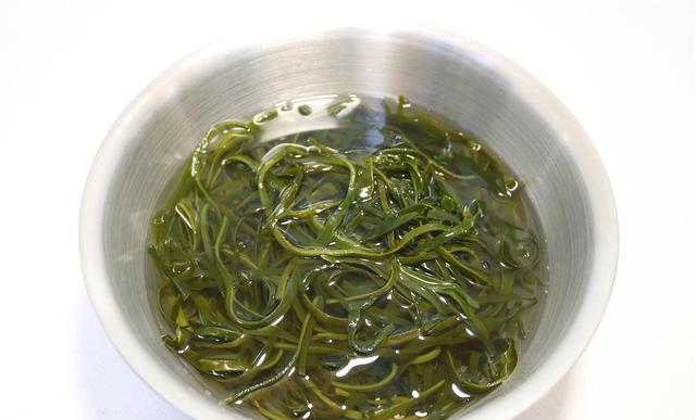 最简单的家常菜，一煮一拌就上桌，开胃解腻	，实惠又好吃