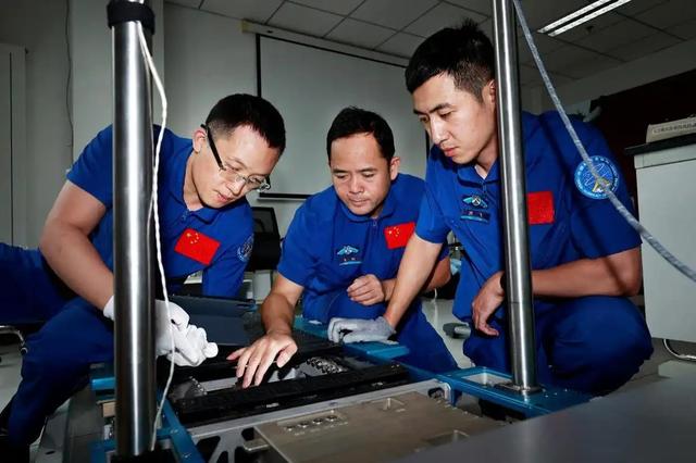 神舟二十一号升空!现在的问题是,导师上天了,组会还开吗?