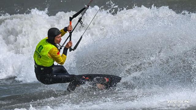 冠军选手：平潭无愧于“风筝冲浪圣地”的美誉