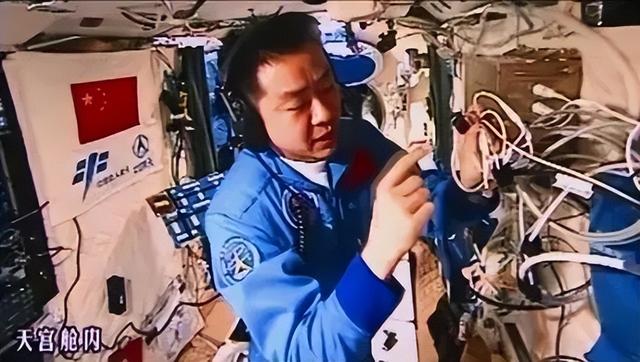 生命起源宇宙？多名宇航员返回地球后，身体出现“不可逆”变化