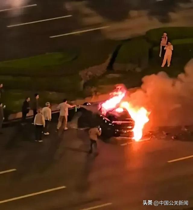一夜蒸发1000亿，起火的小米SU7暴击雷军