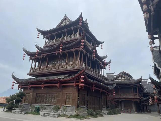 20亿打水漂！人造古镇批量倒闭，谁还敢再碰“文旅造梦”？