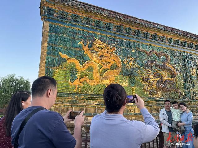 古建披“霓裳”!“夜游大同”成朋友圈近期最热话题