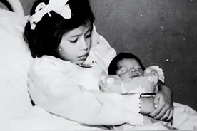 秘鲁5岁女童生孩子究竟是不是闹剧？1939年5月14日琳娜产下男婴图片