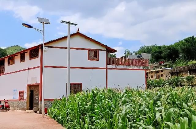 从苍木岭到小关岭，两次秦岭避雨，我们到底丢了多少乡村温情