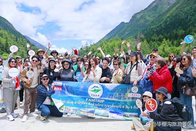执清凉为笔！泰国百商团走进毕棚沟，共绘山水长卷！