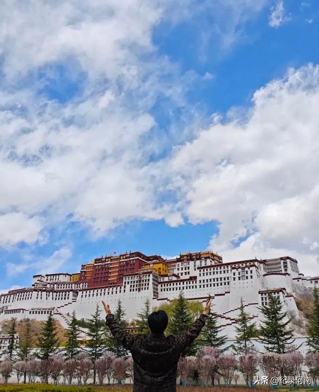 在朋友圈的一方小小天地里，那神秘而圣洁的雪域高原——西藏