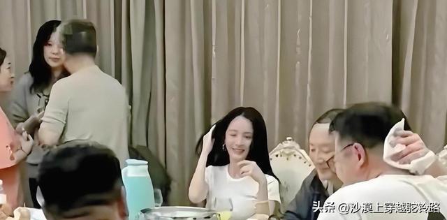 真的没有想到呀！女明星私下陪投资商吃饭，必须素颜出席