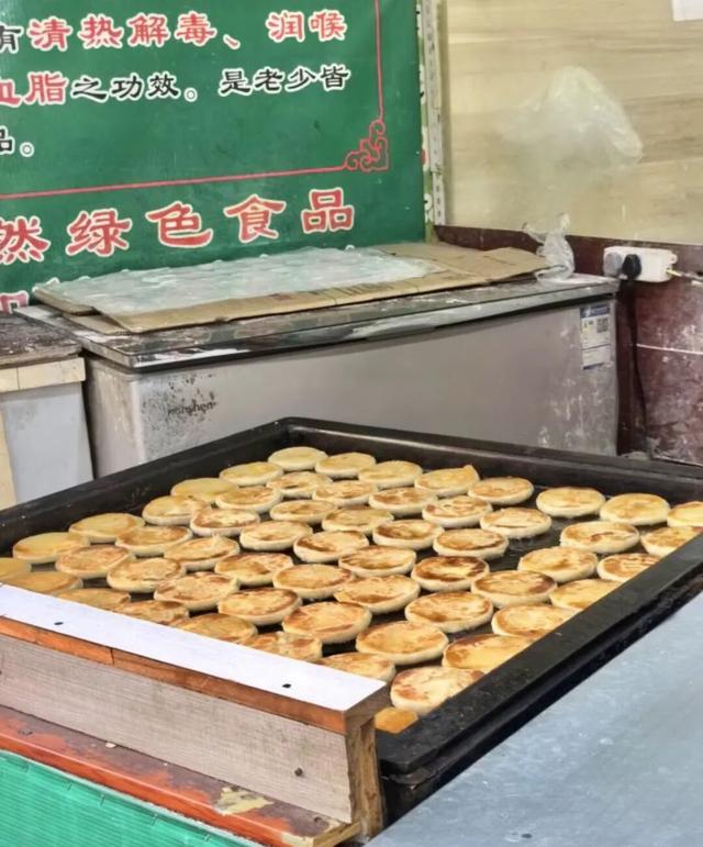 全网围观“杀猪宴”！高铁1.5h直达爆火古城，不止有刨猪汤！美食古早，均价10元吃到撑！