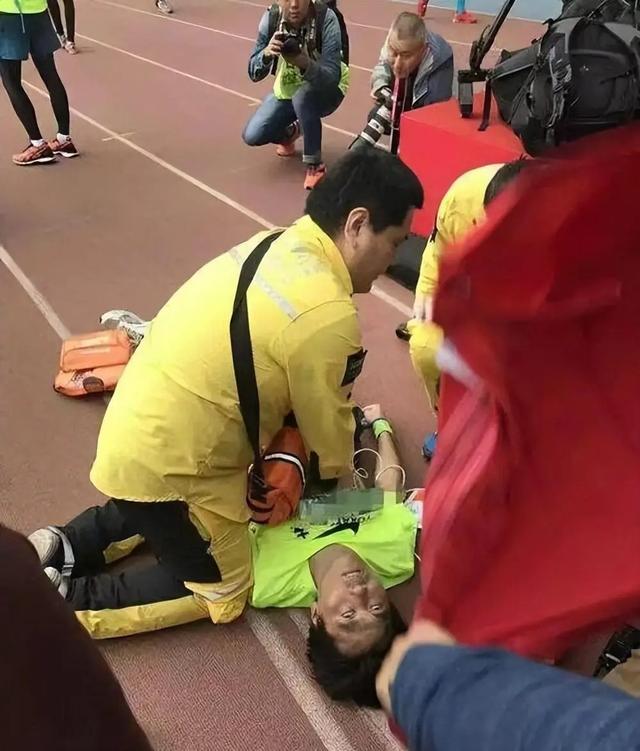 跟风跑马、有去无回！马拉松成 “流动ICU”，全民狂欢的生命警示