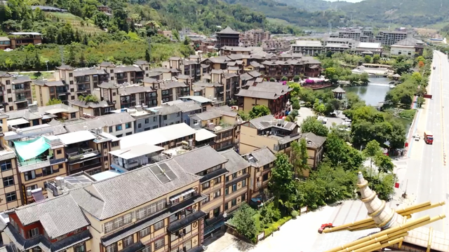 云南宝藏森林城市，温泉瀑布，苗寨古村，昆明动车直达