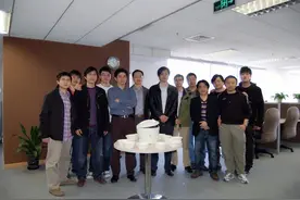 小米成立15周年，高管晒雷军与创始人旧照，卢伟冰：继续努力图片