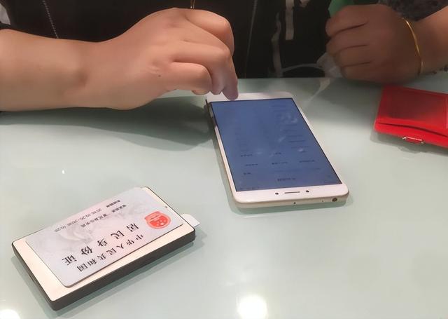 大批内鬼被抓！公安部披露惊人内幕，幕后黑手身份曝光，不简单