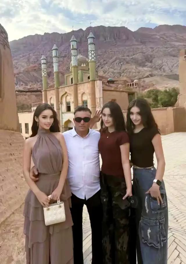 新疆一家四个女儿，个个美貌如花，果然新疆美女甲天下啊！