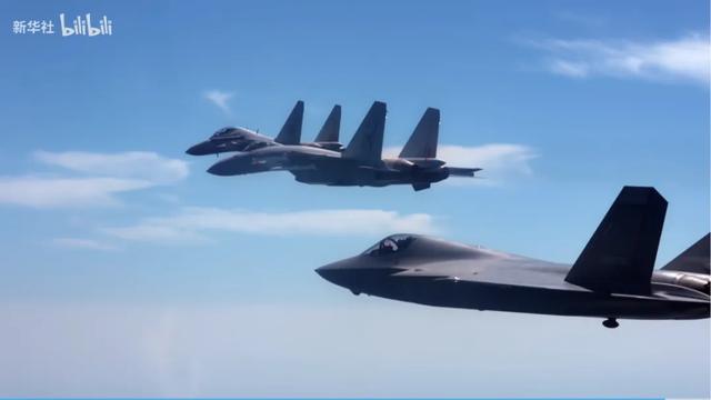 同样是弹射 为啥空警-600站C位
