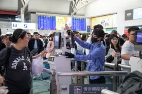 沈阳站、沈阳北站提醒广大旅客至少提前半个小时抵达车站安检、候车，以免耽误您的行程图片