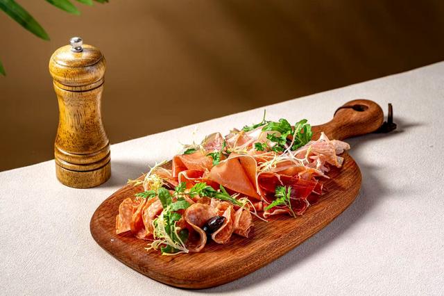 山海缔造的法中双味饕餮盛宴——深圳海上世界幕爵法餐探秘。