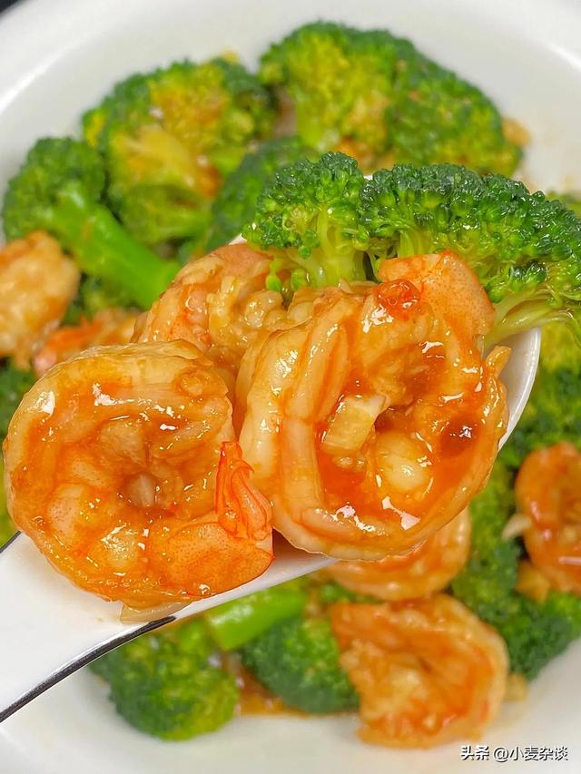 自带“黄体酮”的食物，建议45岁后，隔天吃一次，皮肤水嫩气色好