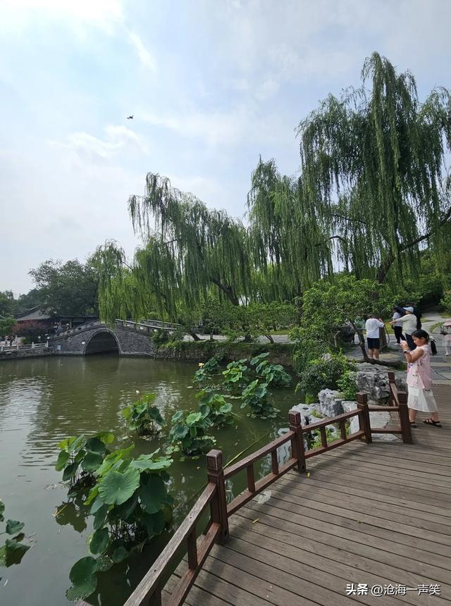 扬州廋西湖的美，美不胜收，游船，凉亭，五孔桥，荷花，垂柳