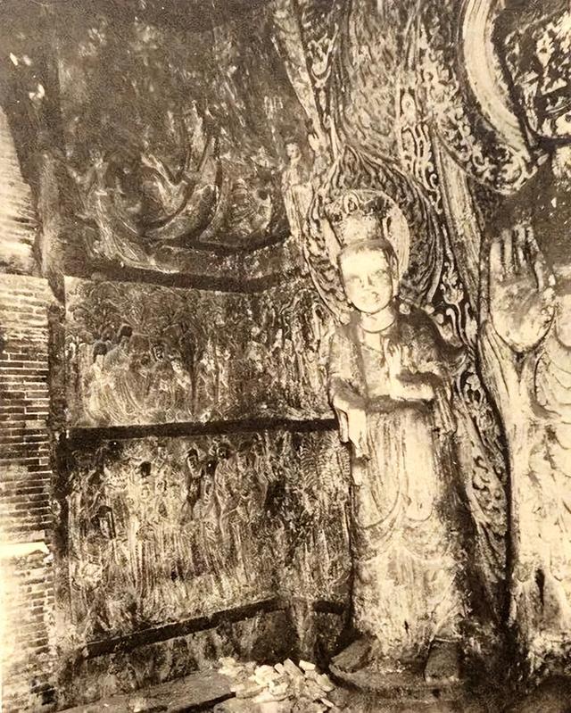 中原印象，挤在汹涌的人群中，遥望百年前的龙门石窟